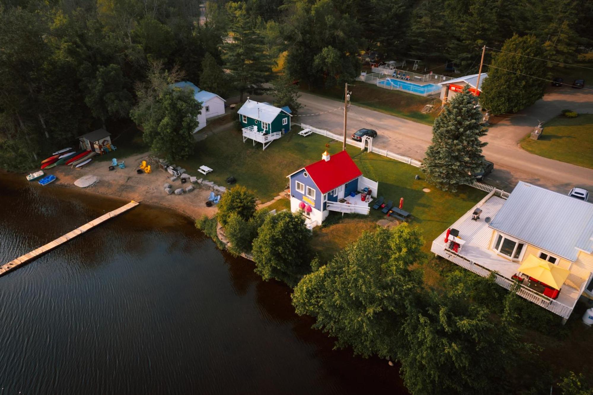 Greystone On Golden Lake 4*