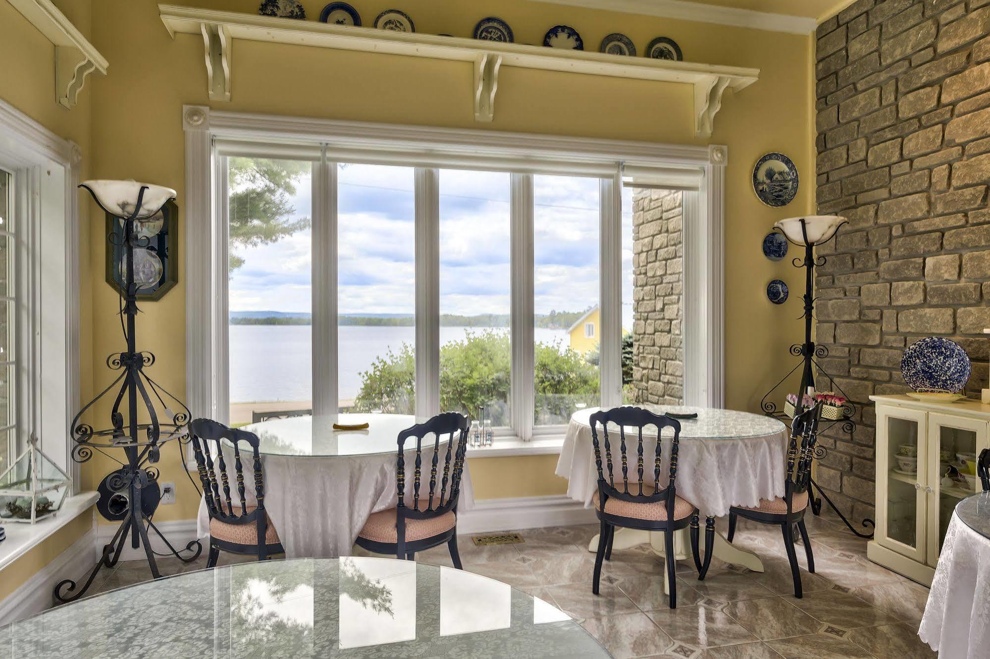 Resort Greystone On Golden Lake